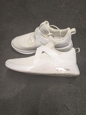 Nike Air Max Bella TR 5 Athletic Shoes Sneakers White Women’s